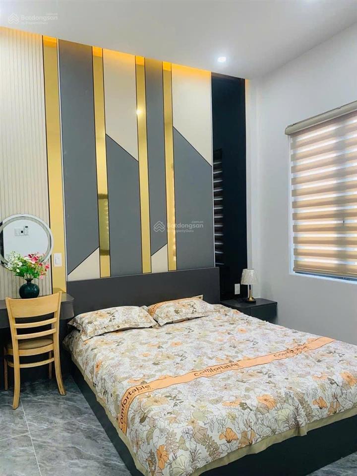 Cho thuê nhà 3 tầng mặt tiền tôn đản, cẩm lệ