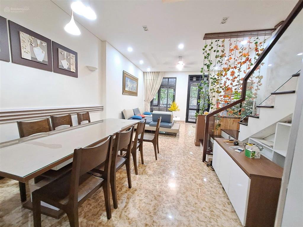 Cho thuê nhà 3 tầng sát đường dương đình nghệ, sơn trà