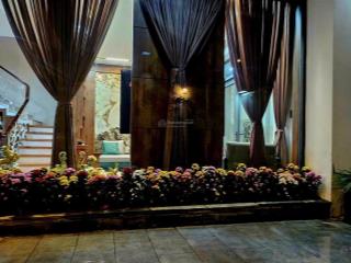 Cho thuê biệt thự sân vườn 3 tầng luxury mặt tiền đỗ nhuận, hòa minh