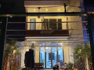 Cho thuê nhà 2 tầng có sân vườn mt hội kiến, kđt hòa xuân