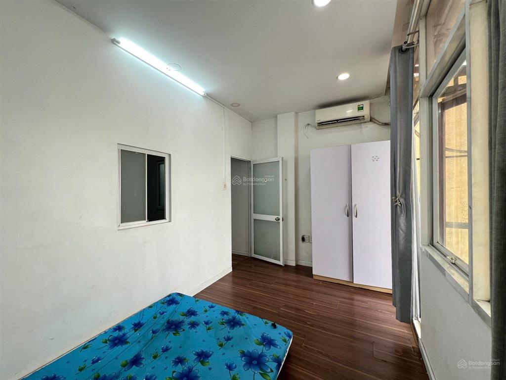 Cho thuê căn hộ 2 phòng ngủ bancol, máy giặt riêng, có tủ lạnh, 4 người 4 xe, ngay bờ kè hoàng sa