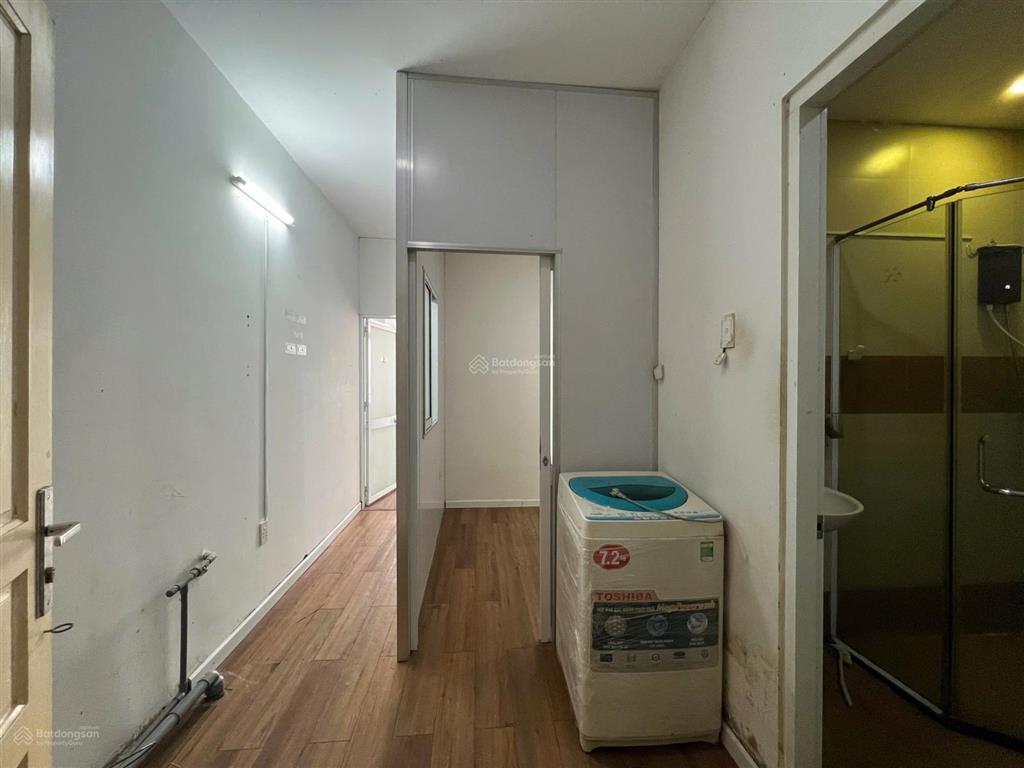 Cho thuê căn hộ 2 phòng ngủ bancol, máy giặt riêng, có tủ lạnh, 4 người 4 xe, ngay bờ kè hoàng sa