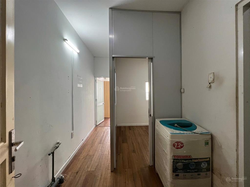 Cho thuê căn hộ 2 phòng ngủ bancol, máy giặt riêng, có tủ lạnh, 4 người 4 xe, ngay bờ kè hoàng sa