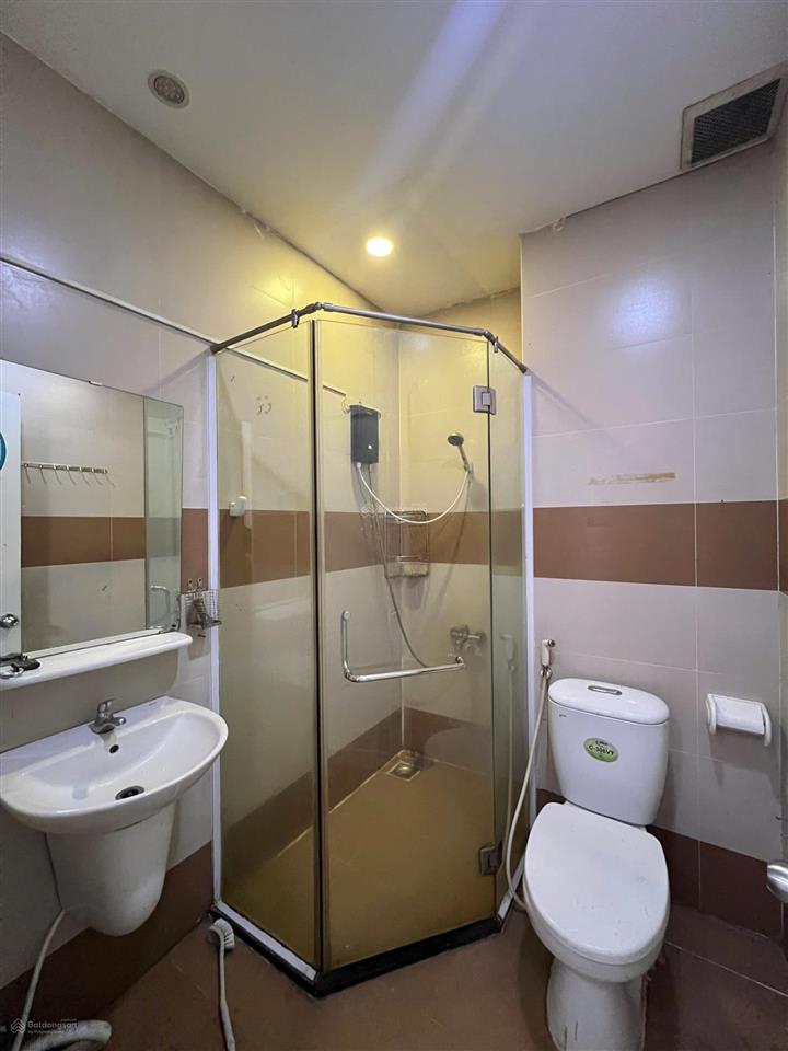 Cho thuê căn hộ 2 phòng ngủ bancol, máy giặt riêng, có tủ lạnh, 4 người 4 xe, ngay bờ kè hoàng sa