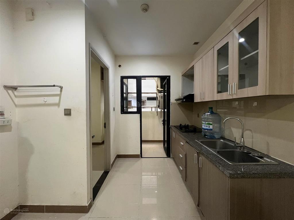 Cho thuê căn hộ chung cư the use full 2 phòng ngủ, 1pk, bancol, có bãi đậu oto, ngay lý thường kiệt