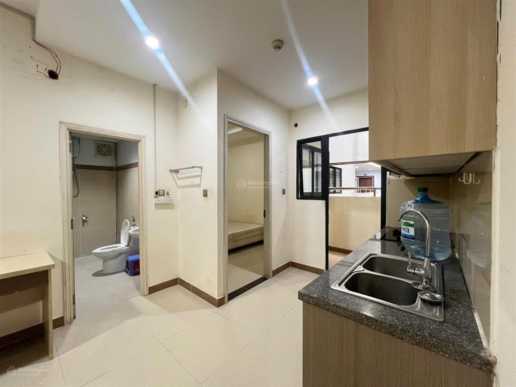 Cho thuê căn hộ chung cư the use full 2 phòng ngủ, 1pk, bancol, có bãi đậu oto, ngay lý thường kiệt