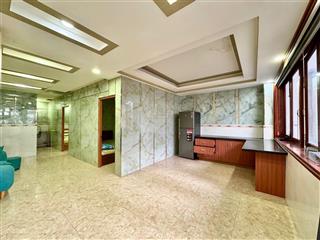 Cho thuê căn hộ 2 phòng ngủ 1pk, thang máy, full nội thất, rộng 70m2, 5ng5xe , ngay bờ kè hoàng sa