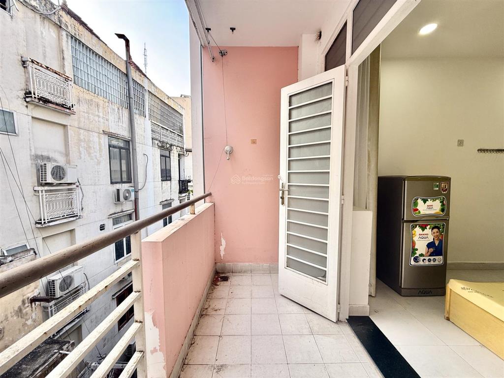 Cho thuê căn hộ studio bancol, full nội thất, rộng 25m2, chỉ tính điện nước, ngay ngã sáu phù đổng