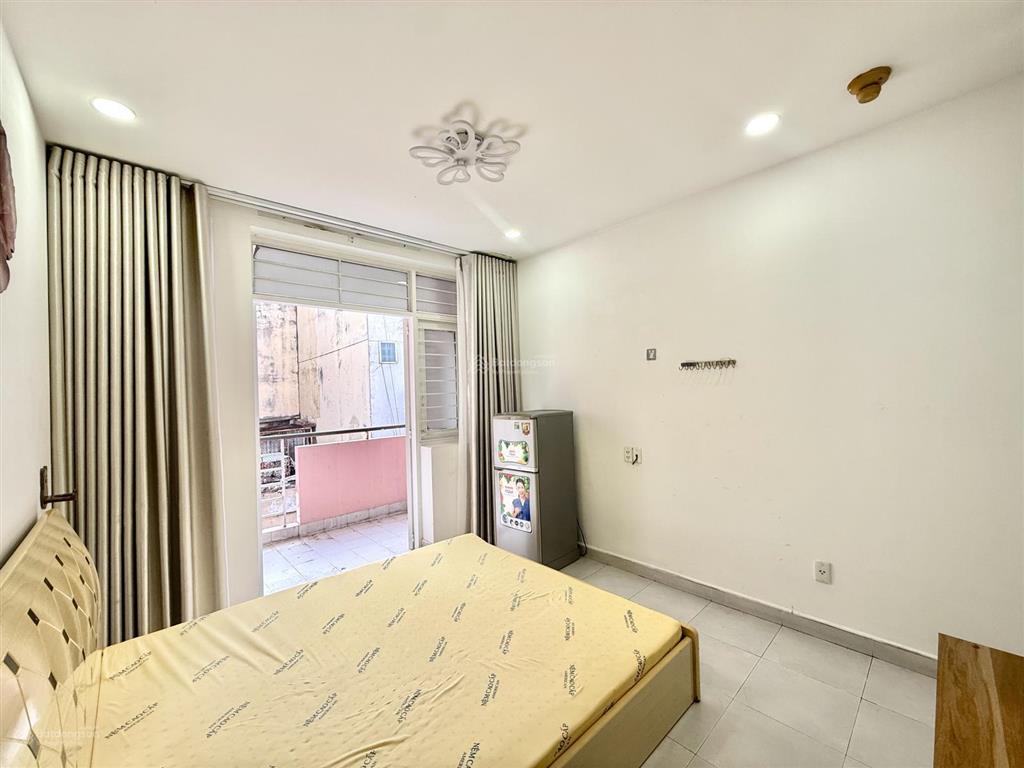 Cho thuê căn hộ studio bancol, full nội thất, rộng 25m2, chỉ tính điện nước, ngay ngã sáu phù đổng