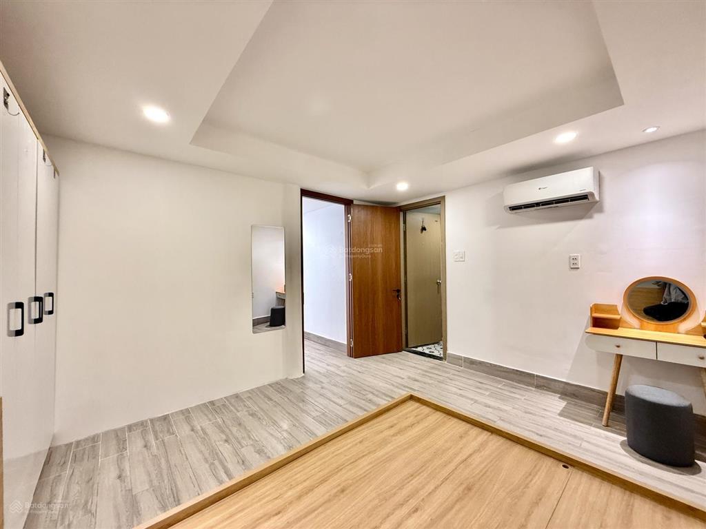 Cho thuê căn hộ penhuose 1 phòng ngủ tách bếp bancol, rộng 50m2, ngay nhà hát hoà bình quận 10