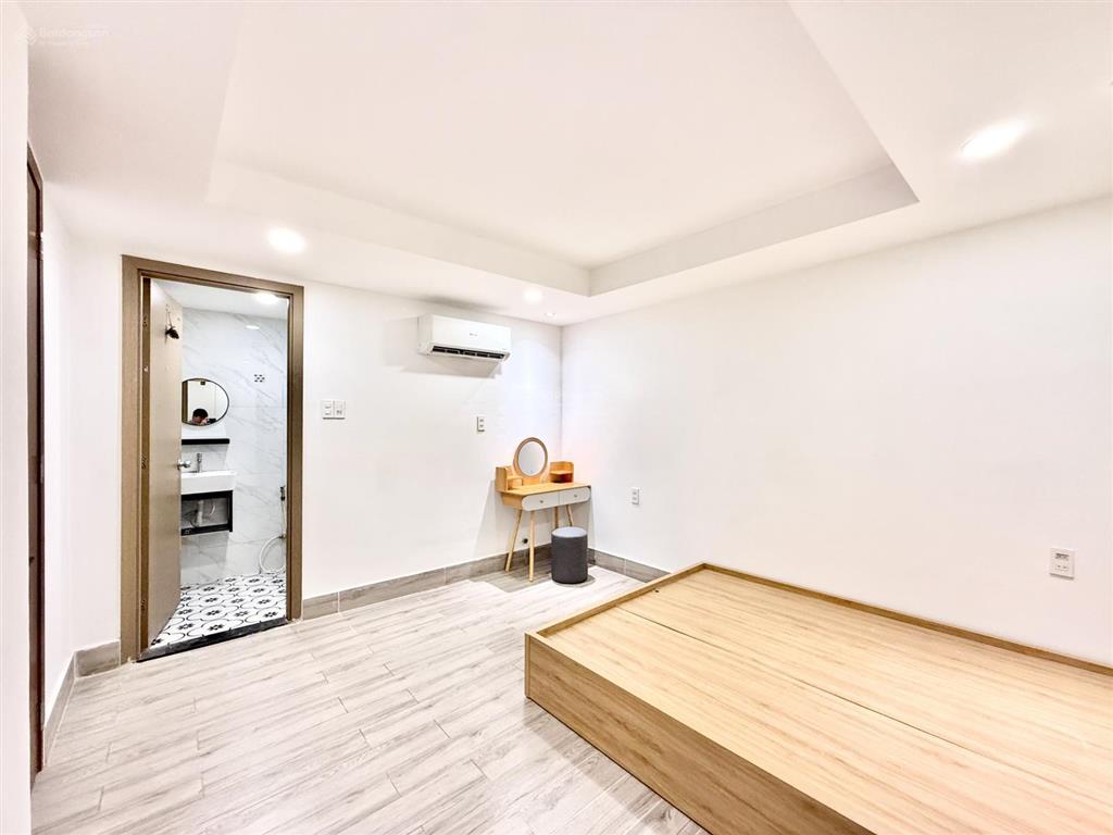 Cho thuê căn hộ penhuose 1 phòng ngủ tách bếp bancol, rộng 50m2, ngay nhà hát hoà bình quận 10