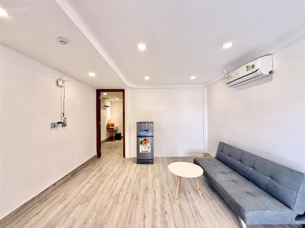 Cho thuê căn hộ penhuose 1 phòng ngủ tách bếp bancol, rộng 50m2, ngay nhà hát hoà bình quận 10