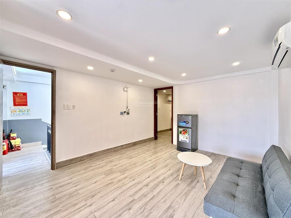 Cho thuê căn hộ penhuose 1 phòng ngủ tách bếp bancol, rộng 50m2, ngay nhà hát hoà bình quận 10