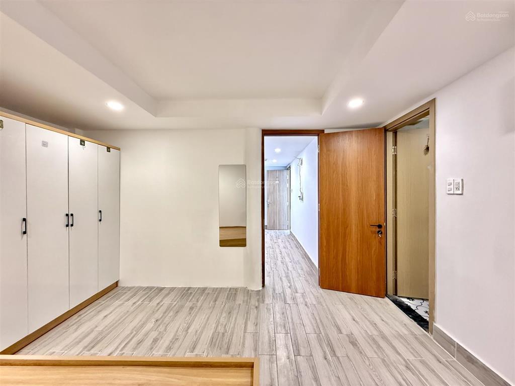 Cho thuê căn hộ penhuose 1 phòng ngủ tách bếp bancol, rộng 50m2, ngay nhà hát hoà bình quận 10