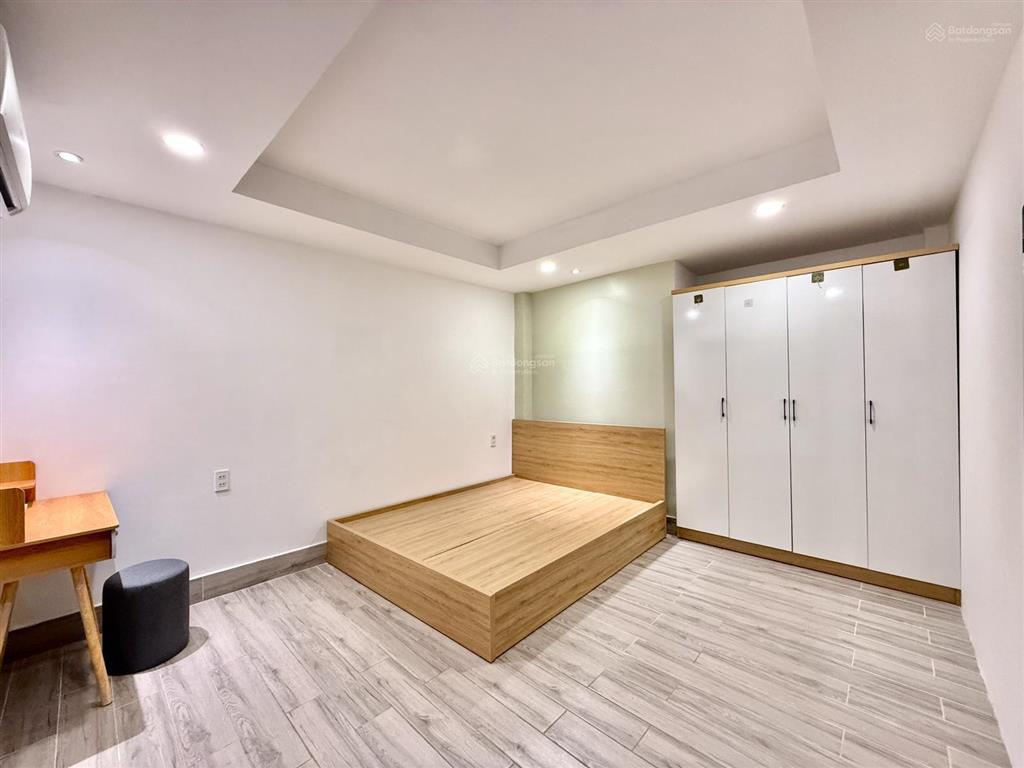 Cho thuê căn hộ penhuose 1 phòng ngủ tách bếp bancol, rộng 50m2, ngay nhà hát hoà bình quận 10