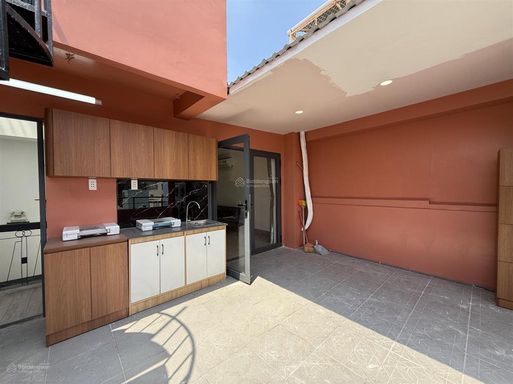 Cho thuê căn hộ penhuose 1 phòng ngủ tách bếp bancol, rộng 50m2, ngay nhà hát hoà bình quận 10