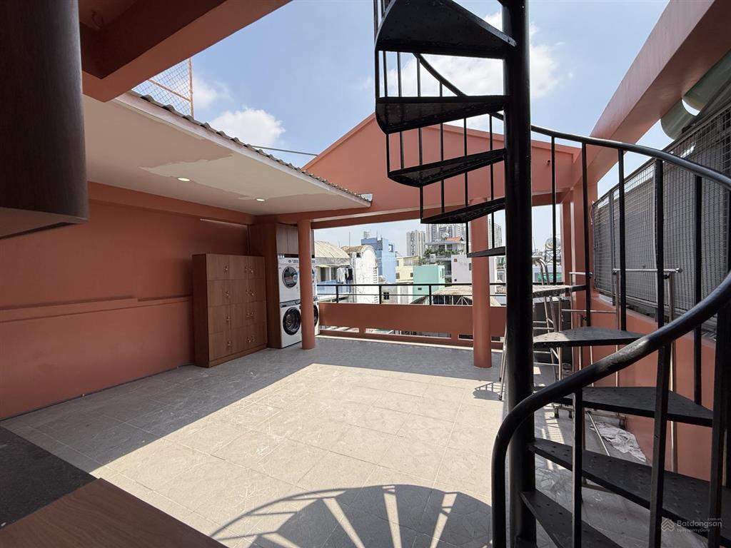 Cho thuê căn hộ penhuose 1 phòng ngủ tách bếp bancol, rộng 50m2, ngay nhà hát hoà bình quận 10