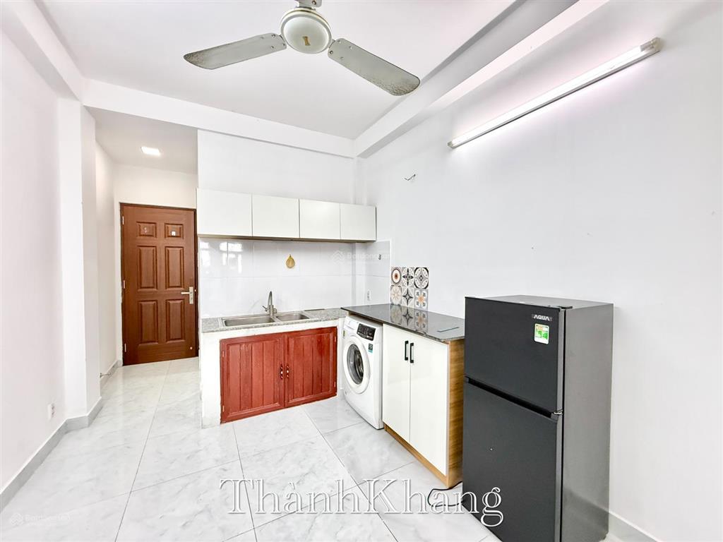 Cho thuê căn hộ studio ban công, rộng 40m2, full nội thất, 4 người 3 xe, gần sư vạn hạnh quận 10