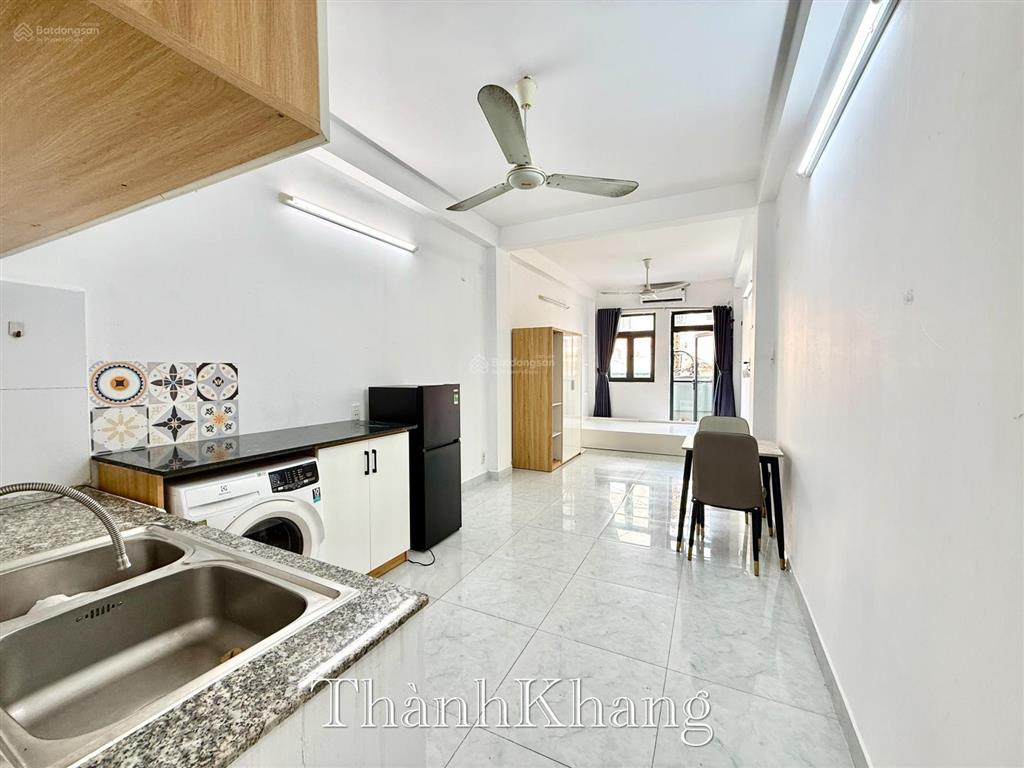 Cho thuê căn hộ studio ban công, rộng 40m2, full nội thất, 4 người 3 xe, gần sư vạn hạnh quận 10