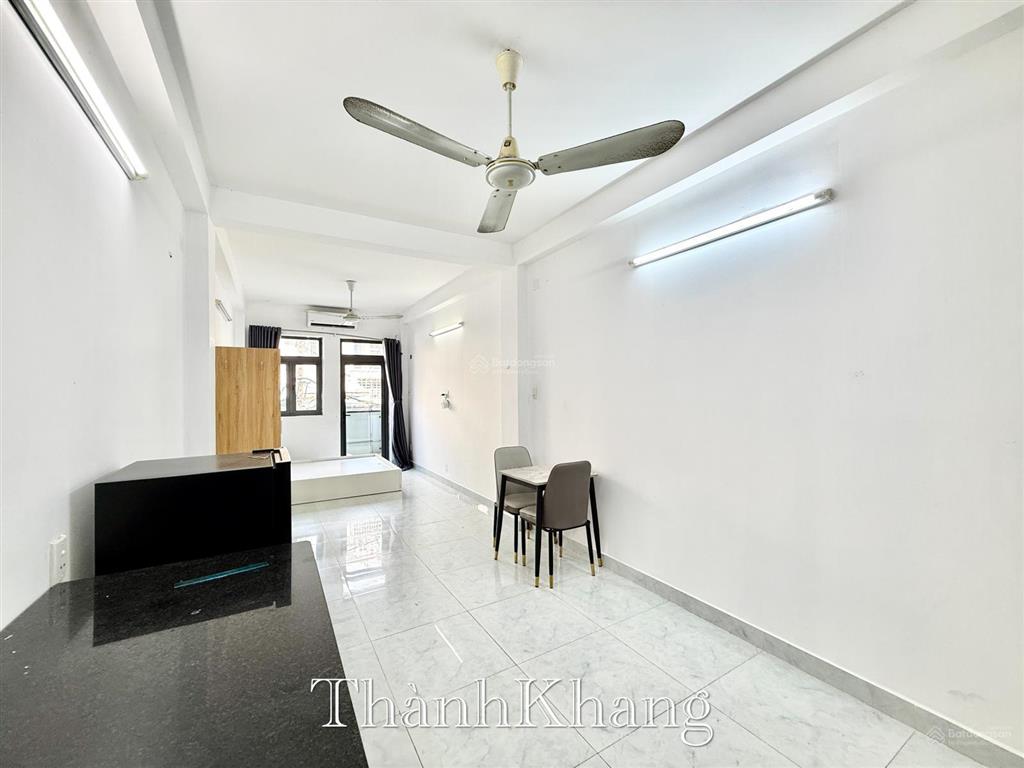 Cho thuê căn hộ studio ban công, rộng 40m2, full nội thất, 4 người 3 xe, gần sư vạn hạnh quận 10