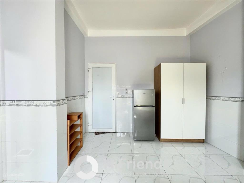 Cho thuê căn hộ studio cửa sổ, thang máy, full nội thất, giặt sấy, ngay bờ kè hoàng sa q3
