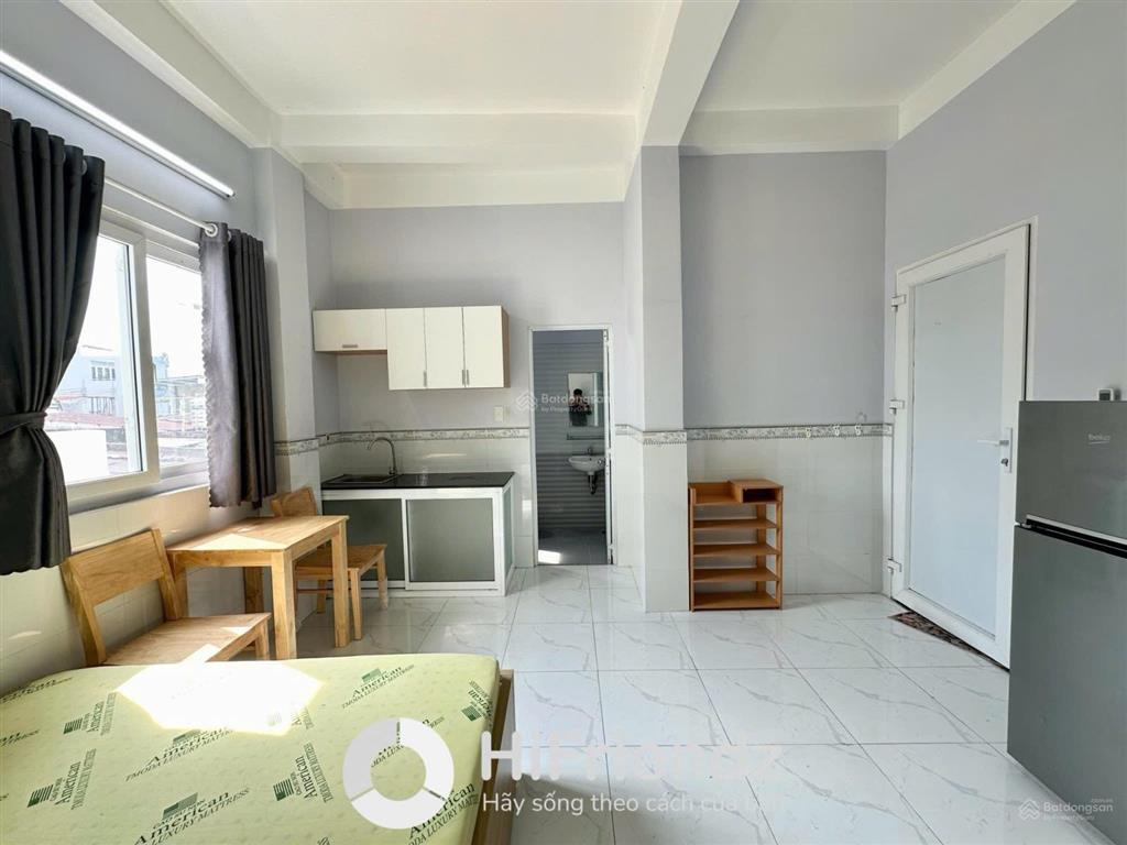 Cho thuê căn hộ studio cửa sổ, thang máy, full nội thất, giặt sấy, ngay bờ kè hoàng sa q3