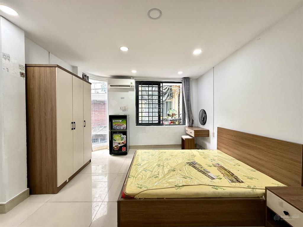 Cho thuê căn hộ studio bancol, cửa sổ, full nội thất, hẻm oto, rộng 35m2, ngay chợ hoà hưng q10