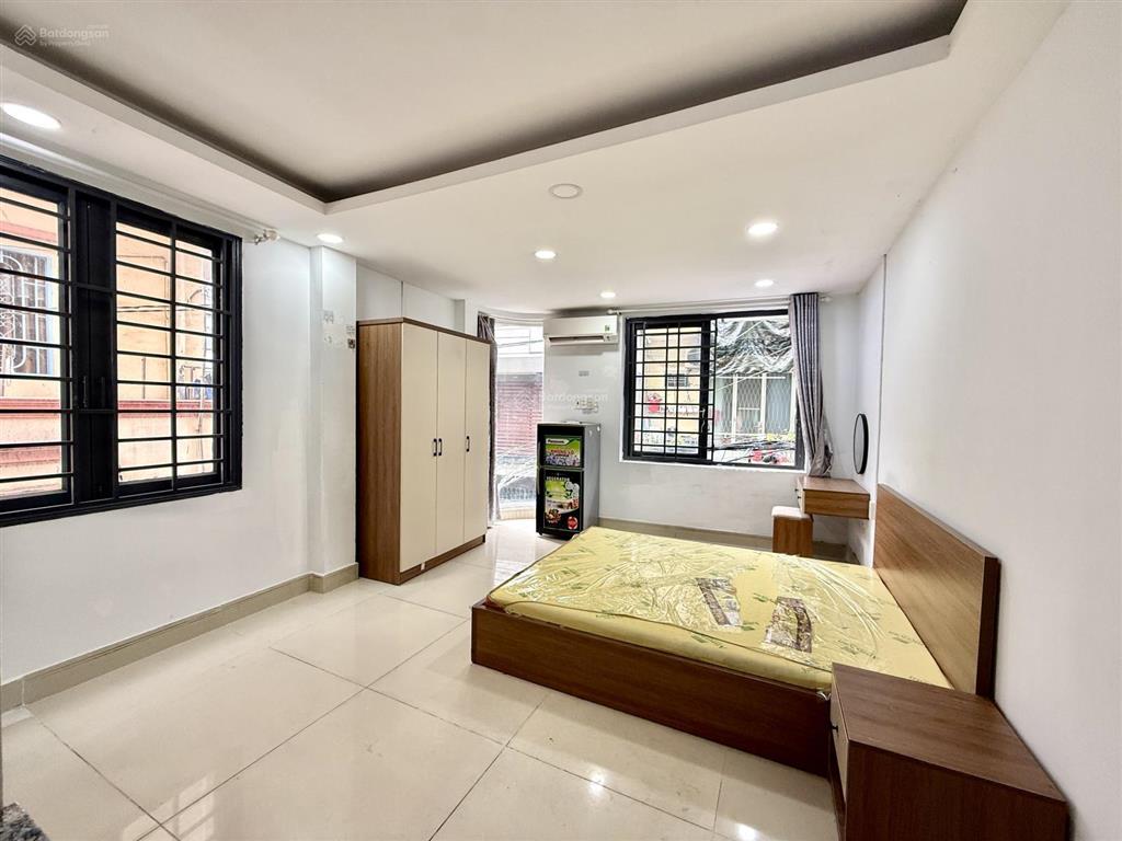 Cho thuê căn hộ studio bancol, cửa sổ, full nội thất, hẻm oto, rộng 35m2, ngay chợ hoà hưng q10