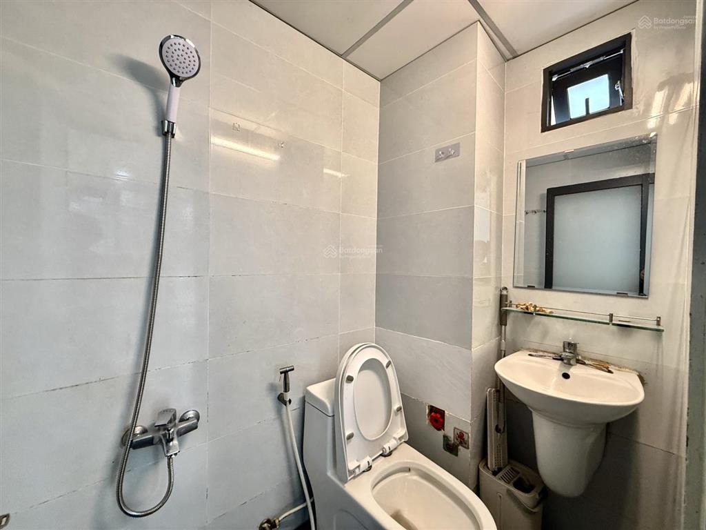 Cho thuê căn hộ studio bancol, cửa sổ, full nội thất, hẻm oto, rộng 35m2, ngay chợ hoà hưng q10