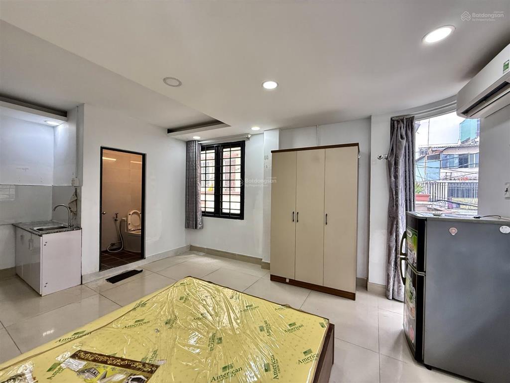 Cho thuê căn hộ studio bancol, cửa sổ, full nội thất, hẻm oto, rộng 35m2, ngay chợ hoà hưng q10