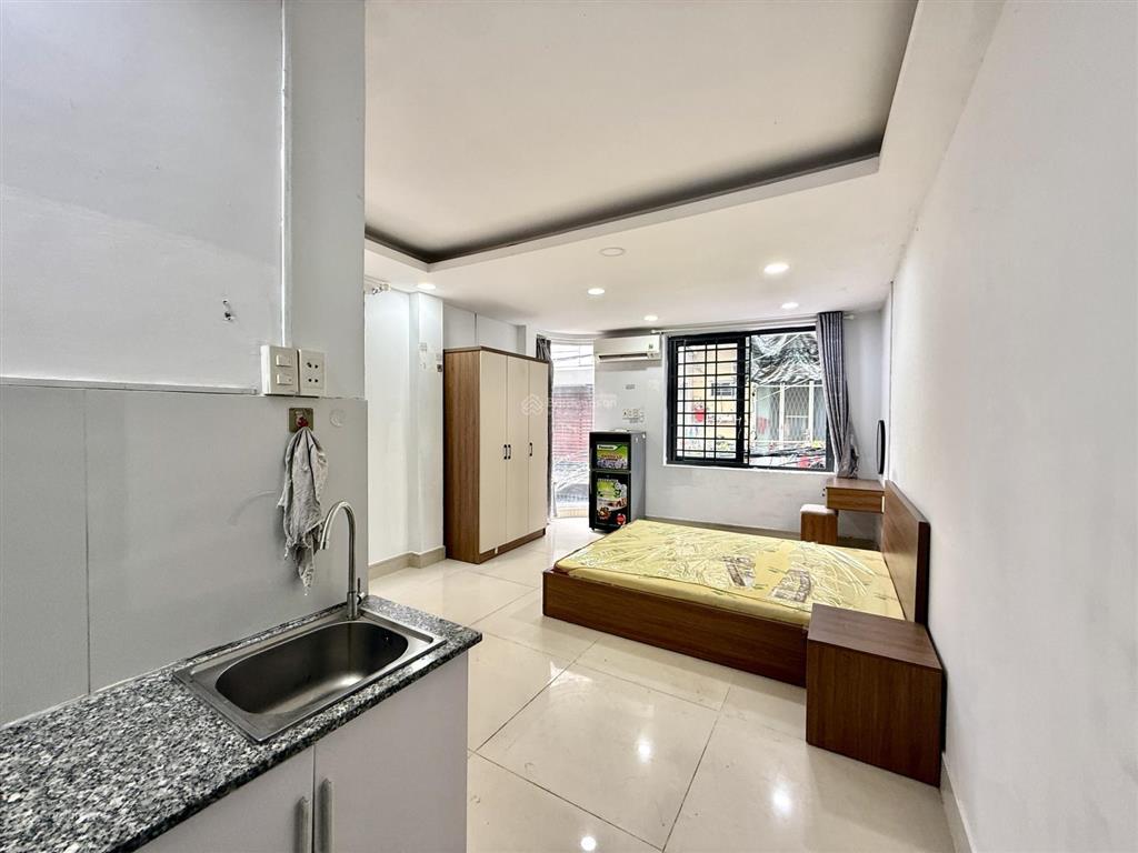 Cho thuê căn hộ studio bancol, cửa sổ, full nội thất, hẻm oto, rộng 35m2, ngay chợ hoà hưng q10