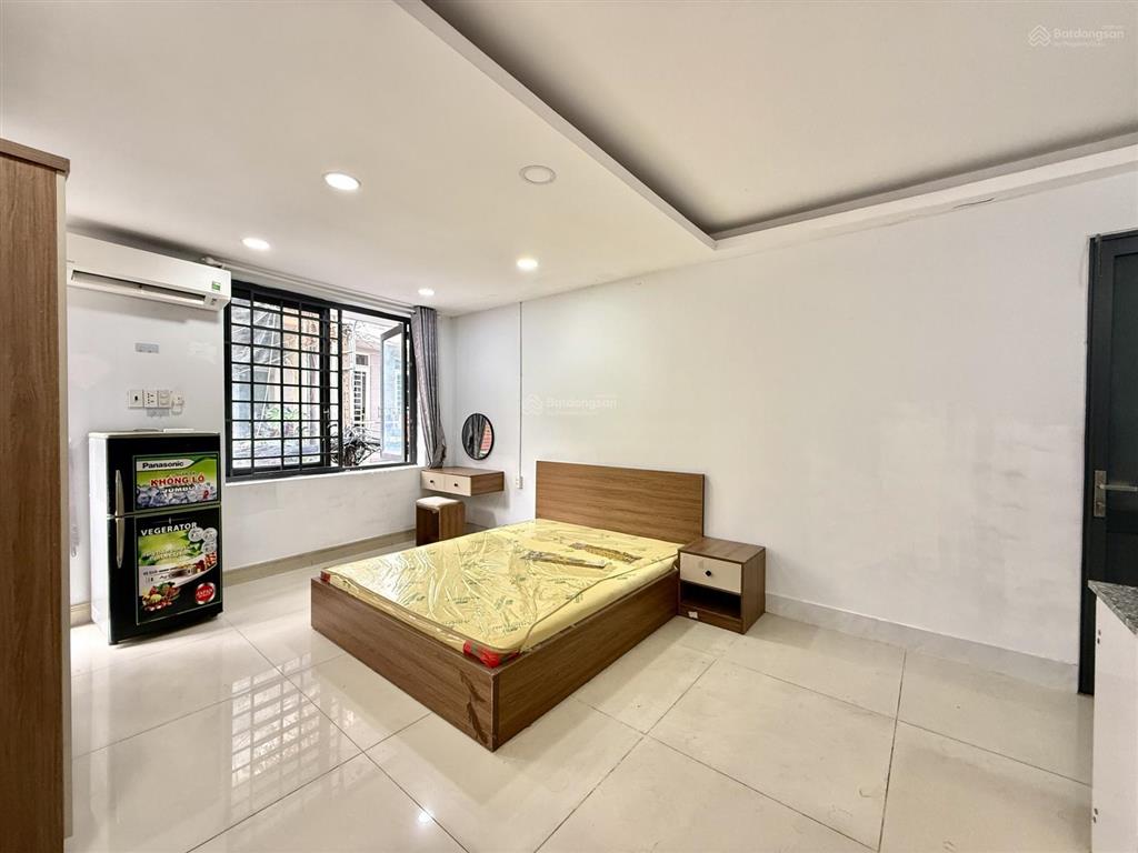 Cho thuê căn hộ studio bancol, cửa sổ, full nội thất, hẻm oto, rộng 35m2, ngay chợ hoà hưng q10