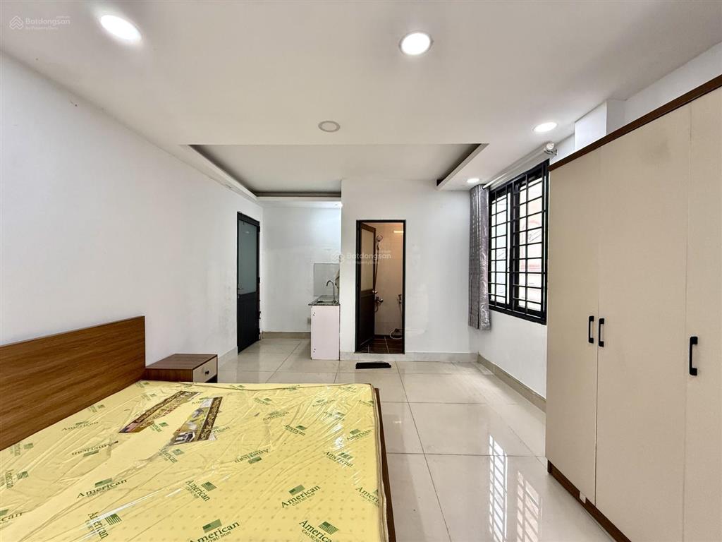 Cho thuê căn hộ studio bancol, cửa sổ, full nội thất, hẻm oto, rộng 35m2, ngay chợ hoà hưng q10