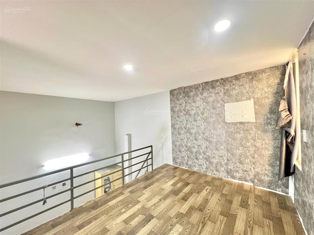 Cho thuê căn hộ gác cao 2m đứng được, 2 nhà vệ sinh 4ng3xe, full nội thất, ngay cầu vượt 3 tháng 2
