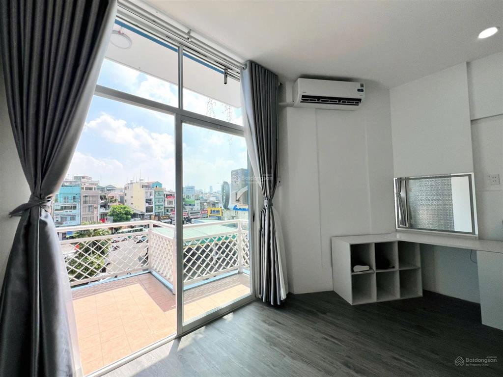 Cho thuê căn hộ bancol thiết kế luxury, thang máy, rộng 50m2, full nt mới,ngay vòng xoay lý thái tổ
