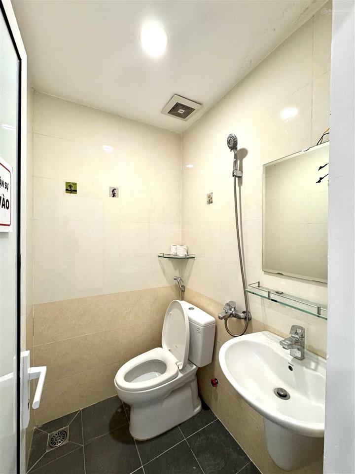 Cho thuê căn hộ studio bancol rộng 40m2, full nội thất, mới 100%, ngay vòng xoay dân chủ q
