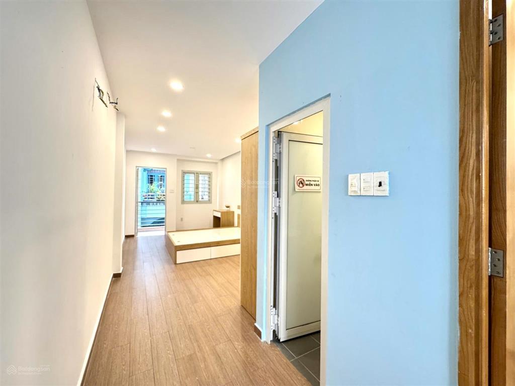Cho thuê căn hộ studio bancol rộng 40m2, full nội thất, mới 100%, ngay vòng xoay dân chủ q