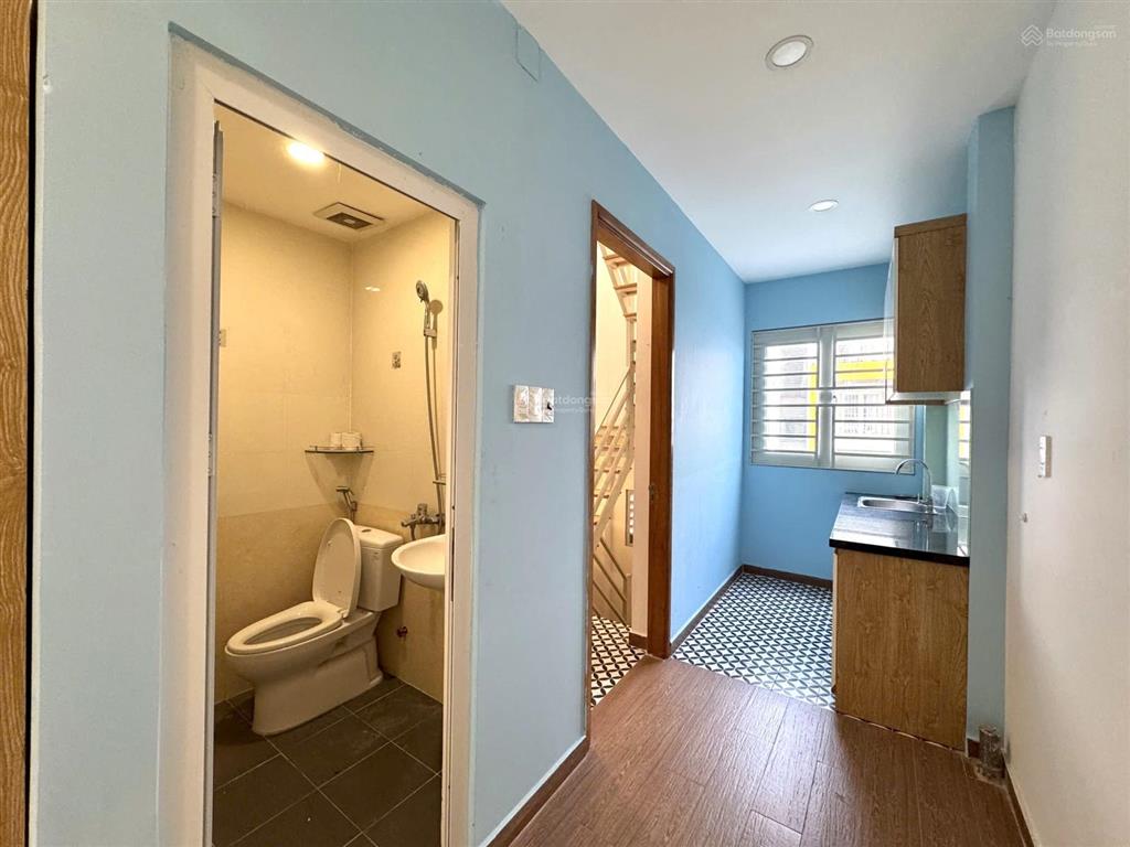 Cho thuê căn hộ studio bancol rộng 40m2, full nội thất, mới 100%, ngay vòng xoay dân chủ q
