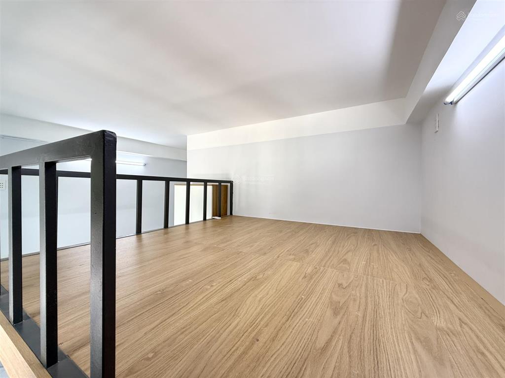 Cho thuê căn hộ gác cửa sổ, thang máy, full nội thất, rộng 30m2, ngay đại học bách khoa q10