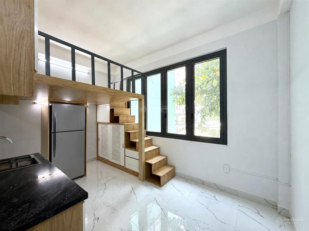 Cho thuê căn hộ gác cửa sổ, thang máy, full nội thất, rộng 30m2, ngay đại học bách khoa q10
