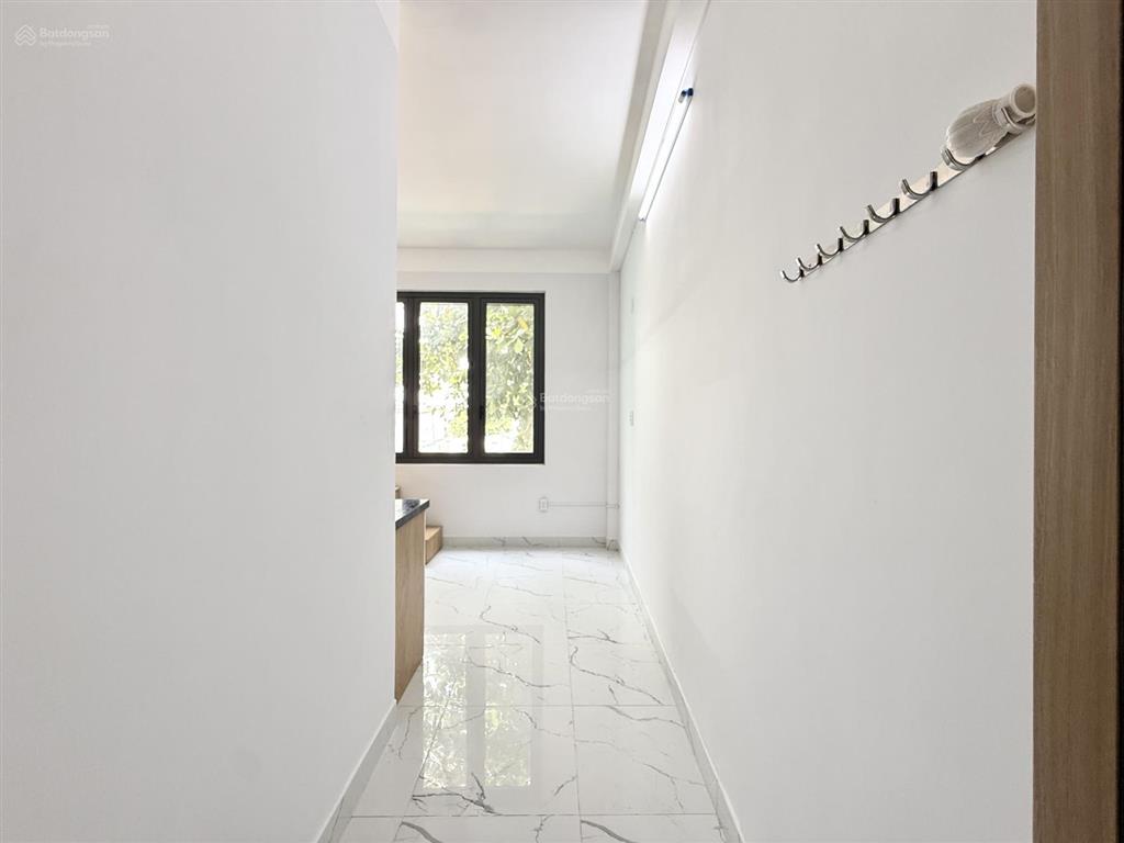 Cho thuê căn hộ gác cửa sổ, thang máy, full nội thất, rộng 30m2, ngay đại học bách khoa q10