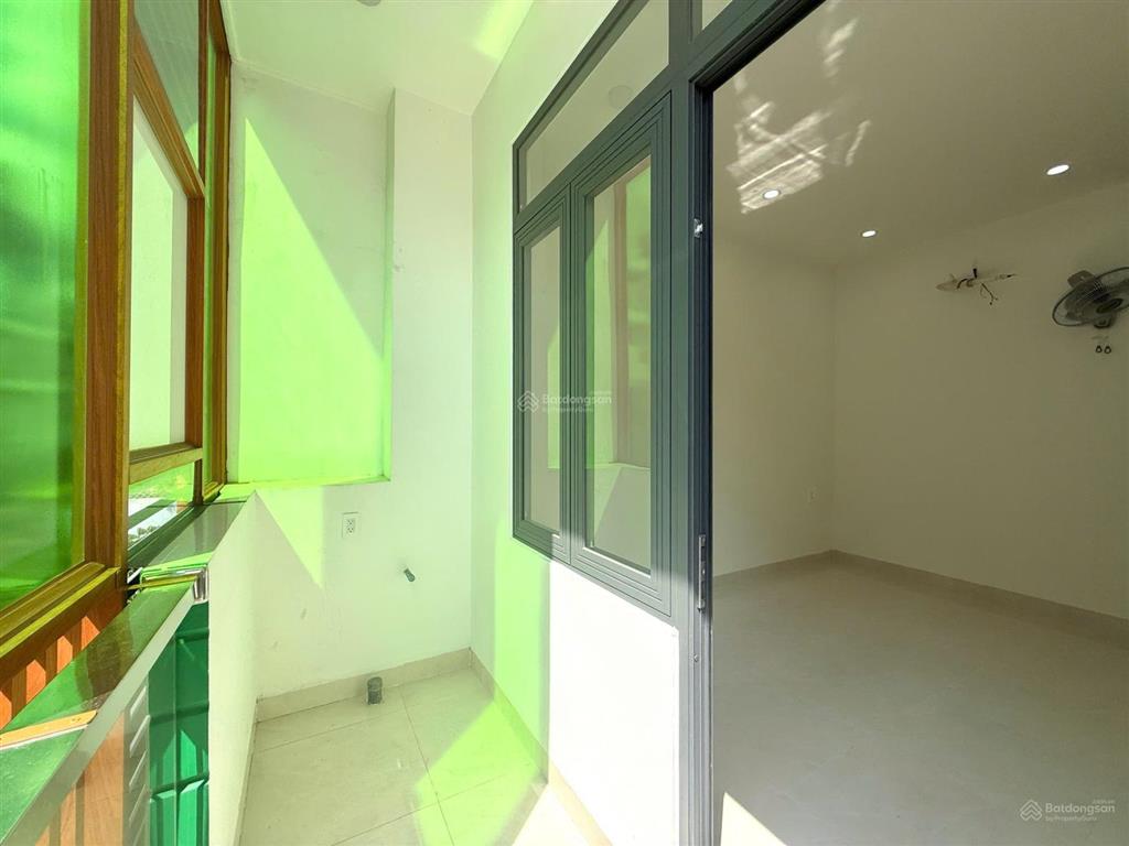 Cho thuê căn hộ bancol, full nội thất mới, nhà mới 100%, chỉ tính điện nước, ngay nhà hát hoà bình