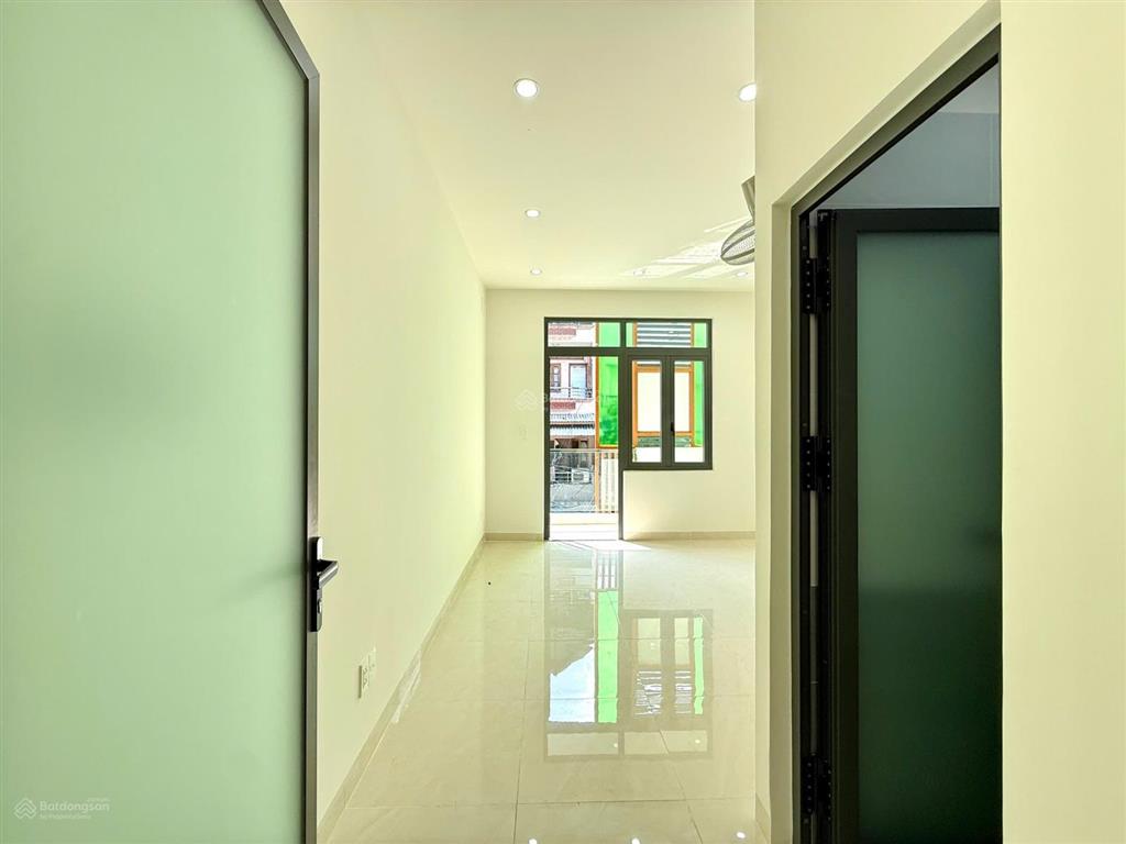 Cho thuê căn hộ bancol, full nội thất mới, nhà mới 100%, chỉ tính điện nước, ngay nhà hát hoà bình