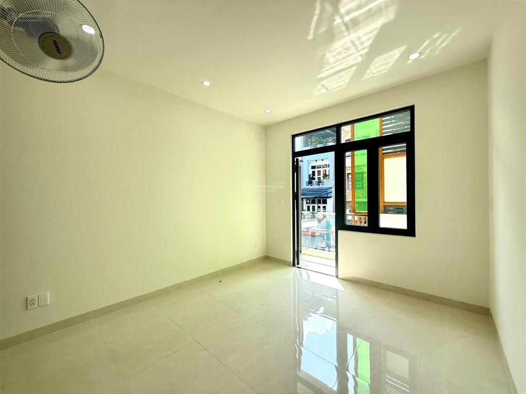 Cho thuê căn hộ bancol, full nội thất mới, nhà mới 100%, chỉ tính điện nước, ngay nhà hát hoà bình