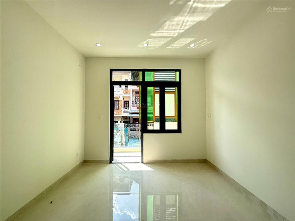 Cho thuê căn hộ bancol, full nội thất mới, nhà mới 100%, chỉ tính điện nước, ngay nhà hát hoà bình