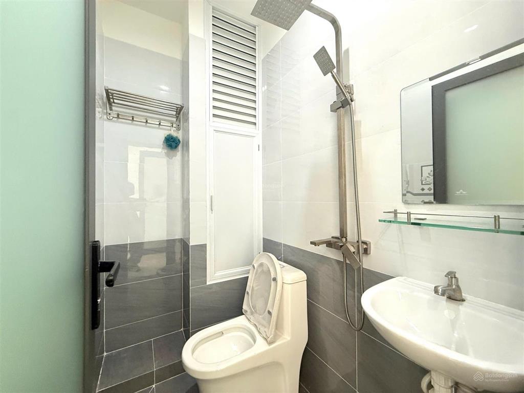 Cho thuê căn hộ bancol, full nội thất mới, nhà mới 100%, chỉ tính điện nước, ngay nhà hát hoà bình