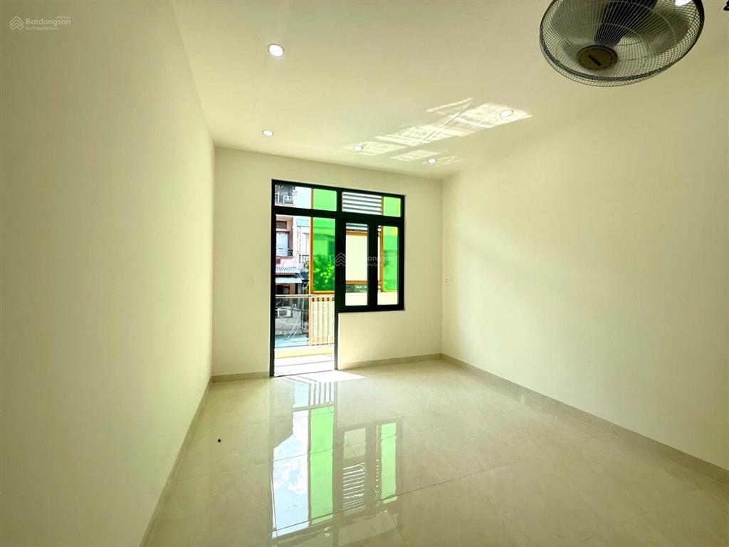 Cho thuê căn hộ bancol, full nội thất mới, nhà mới 100%, chỉ tính điện nước, ngay nhà hát hoà bình