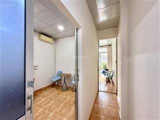 Cho thuê căn hộ 2 phòng ngủ bancol tách bếp, full nội thất, rộng 50m2, ngay cv lê thị riêng q10