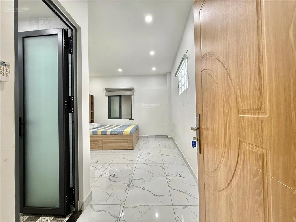 Cho thuê căn hộ thang máy luxury, full nội thất, mặt tiền đường bắc hải gần bách khoa q10
