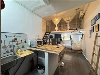 Cho thuê chung cư 1 gác 1 giường, thiết kế như homestay, điện nước nhà nước, thang máy ngay q1